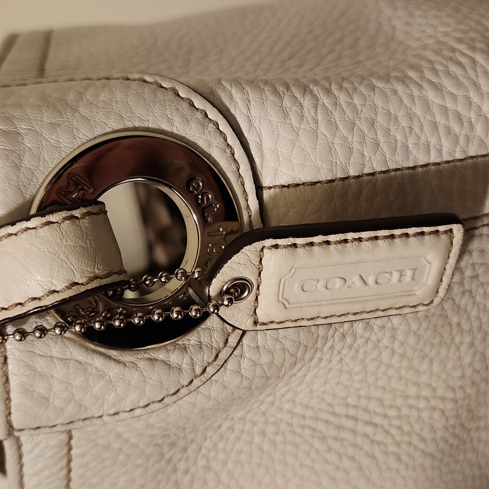 Early 2000s Coach White Leather Bag/sm Tote - Picture 4 of 4